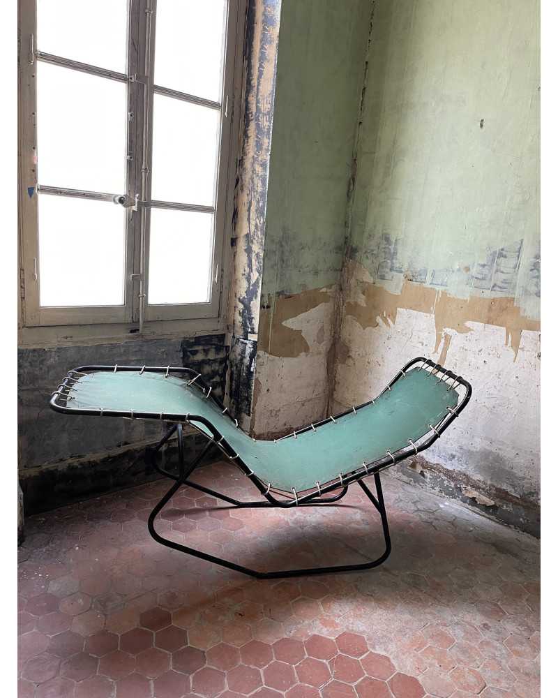 Rare chaise longue de jardin moderniste circa 1950 Rare chaise longue de jardin moderniste circa 1950