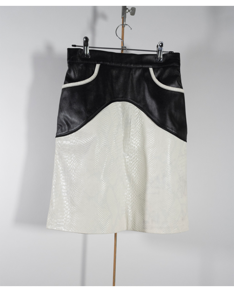 Mini Jupe en simili cuir Mini Jupe en simili cuir