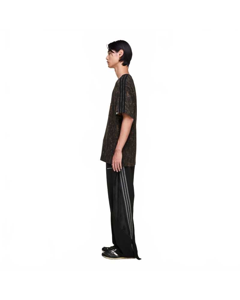 ADI006 Tee SS - Song For The Mute X Adidas - Black / Wild Brown ADI006 Tee SS - Song For The Mute X Adidas - Black / Wild Brown