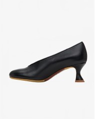 Canard Leather Court Shoes - Moschino - Black